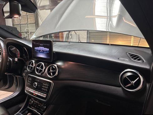 Used 2018 Mercedes-Benz GLA 250 4MATIC image 27