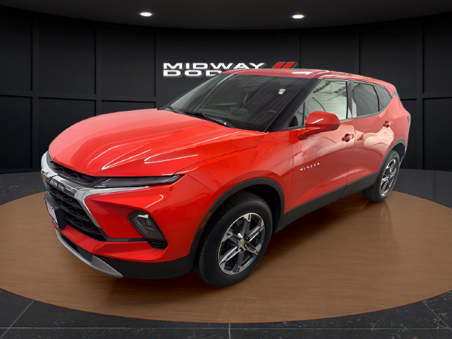 Used 2025 Chevrolet Blazer LT FWD image 2