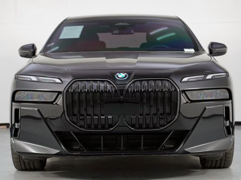 Used 2024 BMW i7 eDrive50 w/ M Sport Package image 7