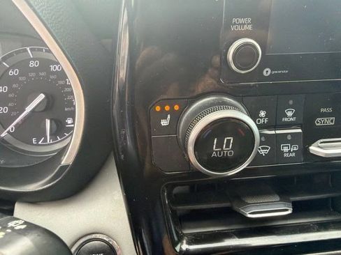 Used 2020 Toyota Highlander XLE AWD/4WD image 26
