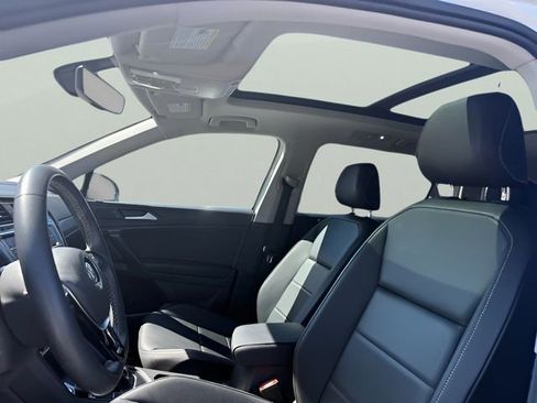 Used 2021 Volkswagen Tiguan SE w/ Panoramic Sunroof Package image 13