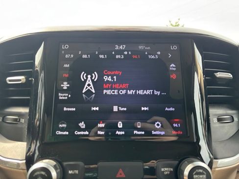 Used 2020 RAM 1500 Laramie AWD/4WD image 43