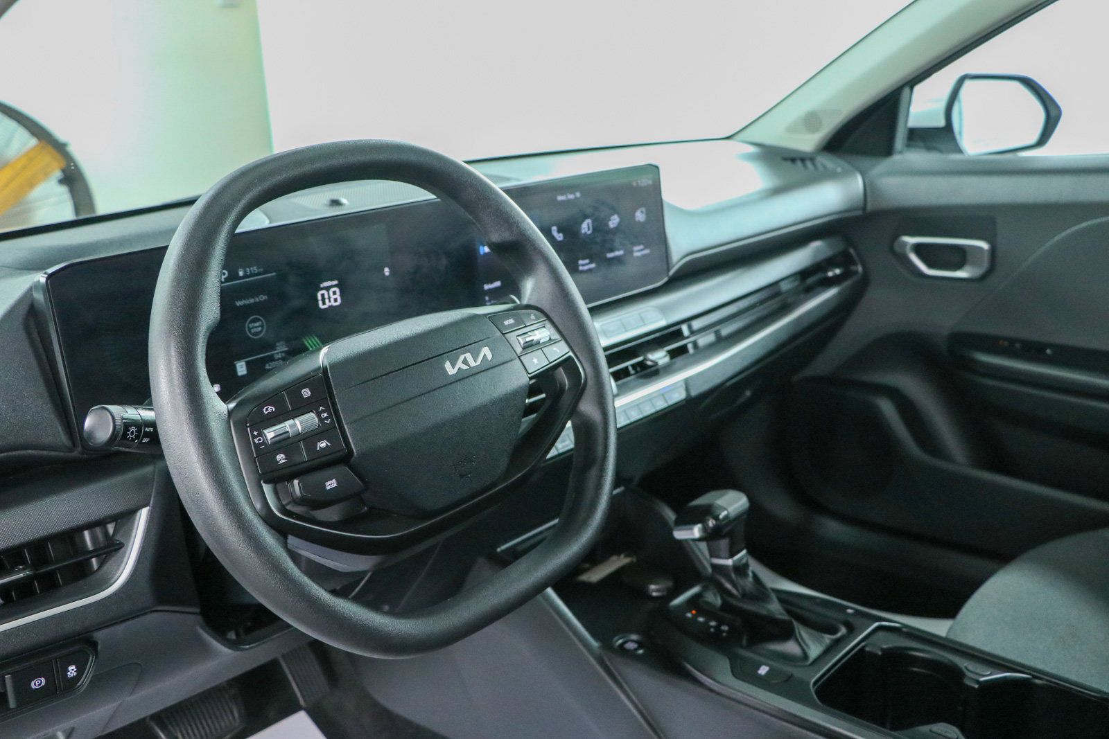 Used 2025 Kia K4 FWD image 22