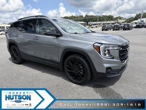 Used 2023 GMC Terrain SLT w/ Elevation Edition FWD image 4