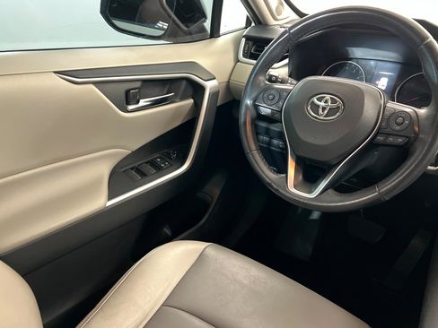 Used 2021 Toyota RAV4 XLE Premium w/ Carpet Mat Package (TMS) image 12