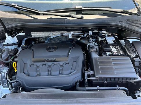 Used 2024 Volkswagen Tiguan SE image 34