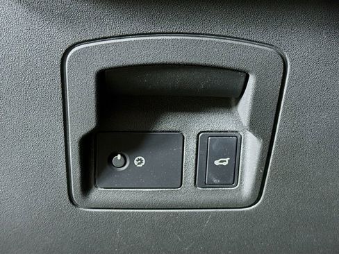 Used 2021 Land Rover Range Rover Velar R-Dynamic S image 10