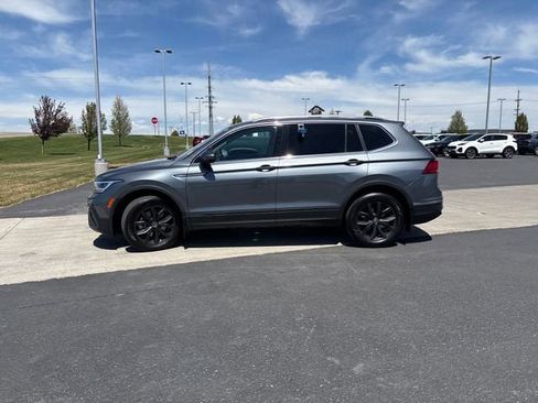 Used 2024 Volkswagen Tiguan SE w/ Panoramic Sunroof Package AWD/4WD image 6