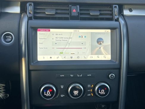 Used 2020 Land Rover Discovery Landmark image 11
