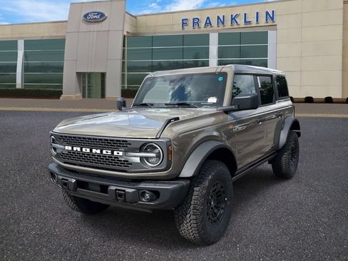 New 2026 Ford Bronco Badlands w/ Sasquatch Package AWD/4WD image 3