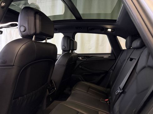 Certified 2025 Porsche Macan image 24