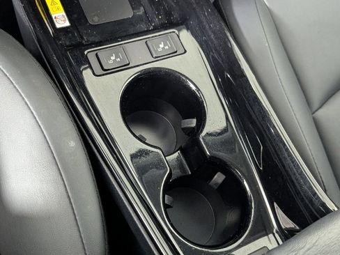 Used 2019 Toyota Prius XLE FWD image 21
