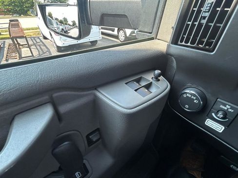 Used 2021 GMC Savana 3500 Extended w/ Power Convenience Package RWD image 17