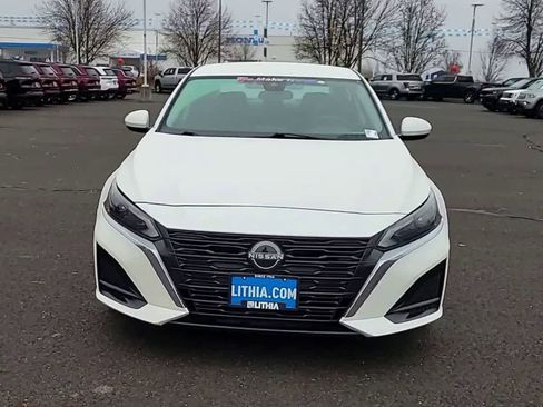 Used 2023 Nissan Altima 2.5 SV image 3