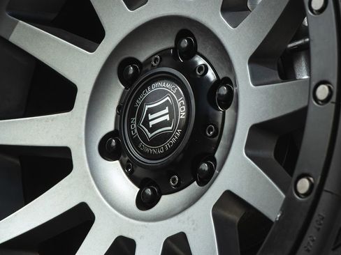 Used 2020 Chevrolet Silverado 1500 LT w/ All-Star Edition image 4