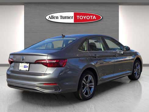 Used 2022 Volkswagen Jetta SE image 5