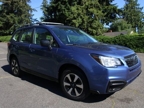 Used 2017 Subaru Forester 2.5i w/ Alloy Wheel Package AWD/4WD image 2