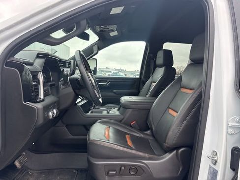 Used 2024 GMC Sierra 2500 AT4 w/ AT4 Preferred Package image 3