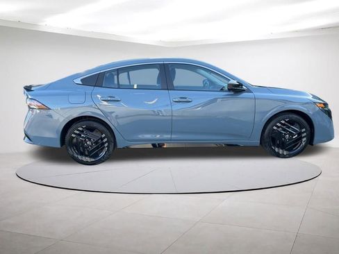 New 2026 Nissan Sentra SR w/ Floor Mat Package FWD image 3
