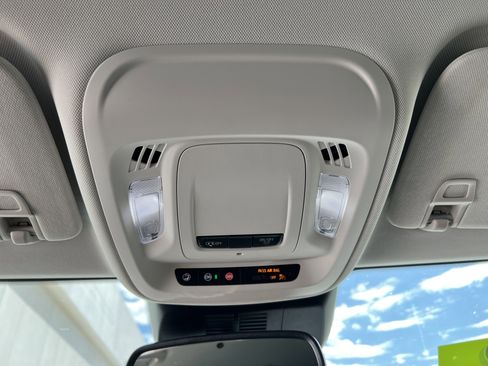 Used 2025 Buick Envision Preferred image 19