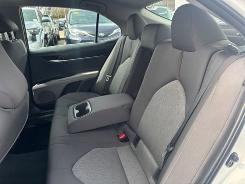 Used 2018 Toyota Camry LE image 30