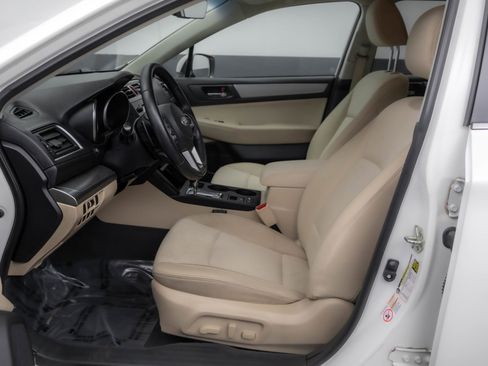Used 2017 Subaru Outback 2.5i Premium image 6