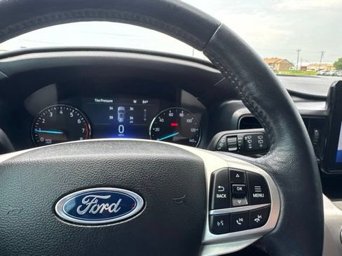 Used 2023 Ford Explorer XLT w/ Equipment Group 202A RWD image 13