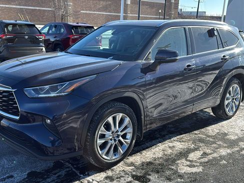 Used 2020 Toyota Highlander Limited image 3