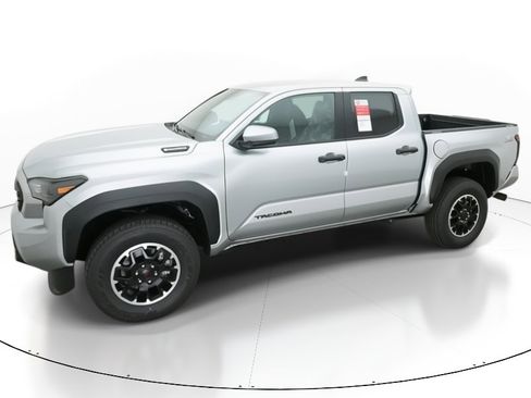 Certified 2025 Toyota Tacoma TRD Off-Road image 2