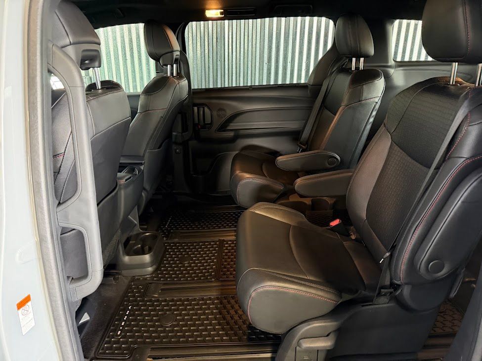 Used 2025 Toyota Sienna XSE AWD/4WD image 14