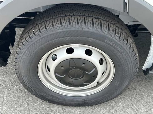 New 2026 Ford Transit 250 148 Medium Roof RWD image 18