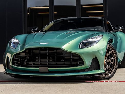 Used 2025 Aston Martin DB12 Coupe RWD image 3
