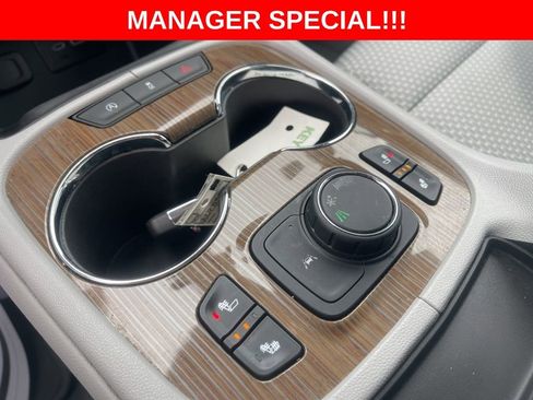 Used 2023 GMC Acadia SLE w/ Driver Convenience Package FWD image 34