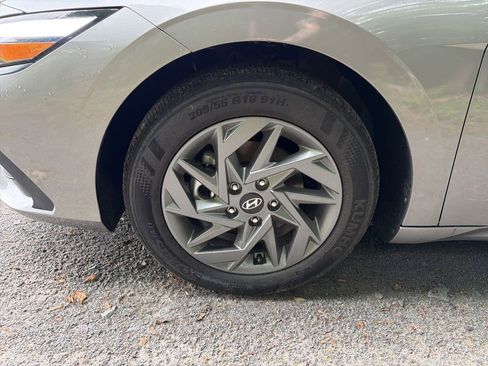 Certified 2024 Hyundai Elantra SEL FWD image 5