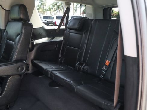 Used 2019 Chevrolet Suburban LT RWD image 43