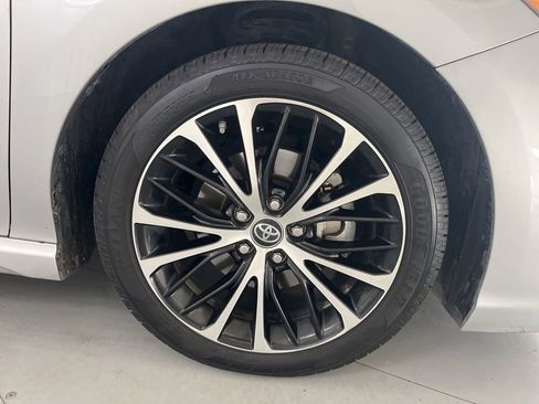 Used 2019 Toyota Camry SE w/ Carpet Mat Package FWD image 17