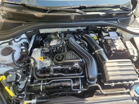 Certified 2025 Volkswagen Jetta SE w/ Sunroof Package image 10