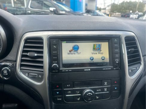 Used 2011 Jeep Grand Cherokee Laredo image 17