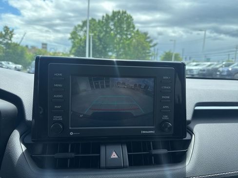 Used 2021 Toyota RAV4 XLE AWD/4WD image 21