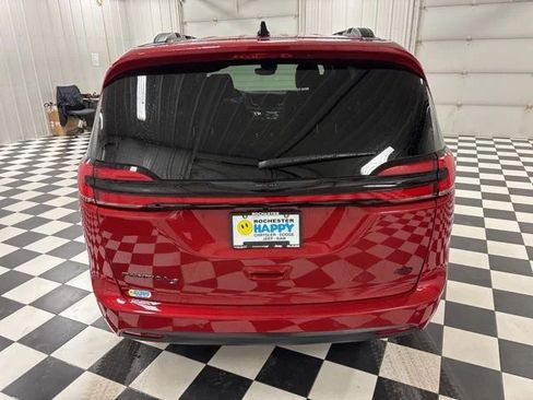 Used 2026 Chrysler Pacifica Select w/ S Appearance Package AWD/4WD image 4