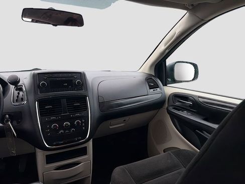 Used 2017 Dodge Grand Caravan SE image 20