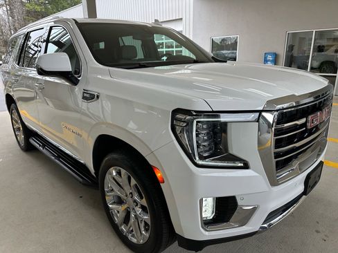Used 2022 GMC Yukon SLT w/ SLT Premium Package image 11