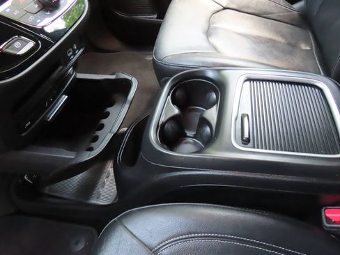 Used 2020 Chrysler Pacifica Touring-L Plus FWD image 22