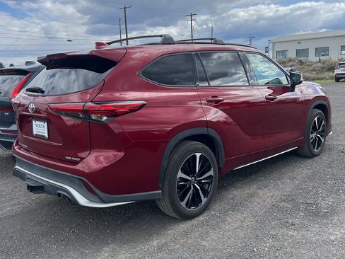Used 2021 Toyota Highlander XSE AWD/4WD image 3