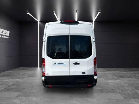 Used 2022 Ford E-Transit 148 High Roof Extended image 5
