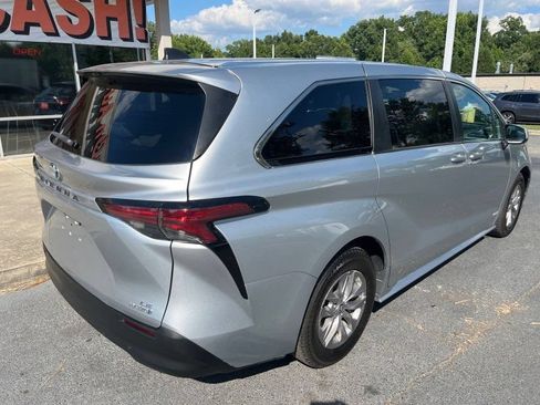 Used 2021 Toyota Sienna LE FWD image 7