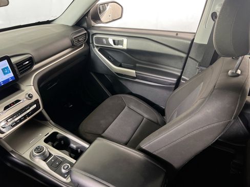 Used 2022 Ford Explorer XLT AWD/4WD image 22
