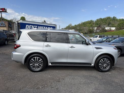 Used 2024 Nissan Armada SL w/ Captain's Chairs Package AWD/4WD image 3