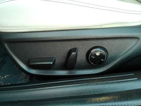 Used 2025 Genesis G70 2.5T image 15