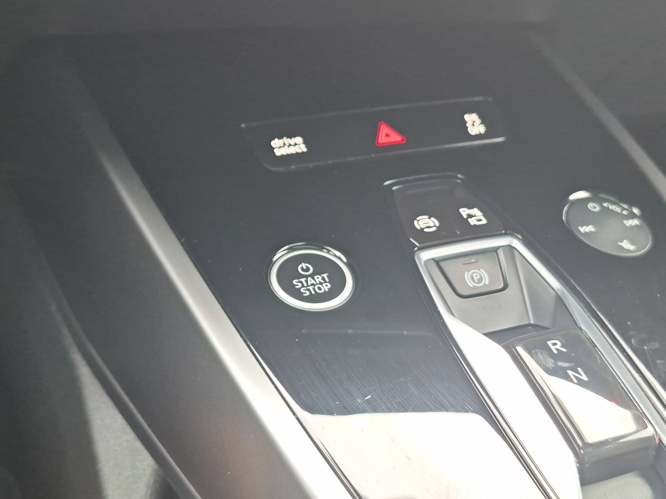 Used 2023 Audi Q4 e-tron Premium w/ Convenience Package RWD image 16